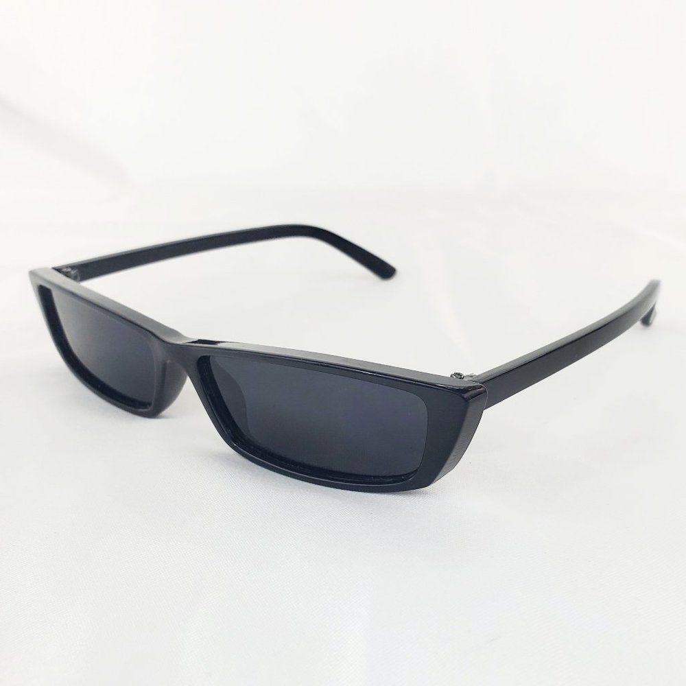 Retro Chic Blk Browline Rectangle Shades Black Polarized Lens Sunglasses ES1004